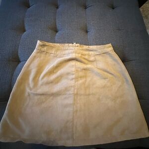 Divided Women’s light tan faux suede zip up mini skirt sz6
